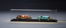 Laden Sie das Bild in den Galerie-Viewer, Viewcase Acryl - Glasvitrine für zwei Modellautos im Maßstab 1:18 60x15x15 cm
