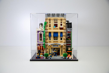 Laden Sie das Bild in den Galerie-Viewer, Viewcase Vitrine für den Lego® Polizeistation Creator Expert 27x30x42 cm