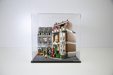 Laden Sie das Bild in den Galerie-Viewer, Viewcase Vitrine für den Lego® Zoohandlung Creator Expert 27x30x42 cm