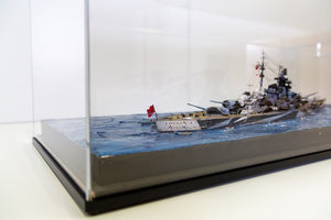 Vitrinen für Modellbau Schiffe. Passt für Bismark-Tirpitz im Maßstab 1:350 80x20x23 cm