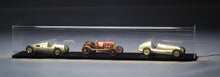 Laden Sie das Bild in den Galerie-Viewer, Viewcase Acryl - Glasvitrine für drei Modellautos im Maßstab 1:18 90x15x15 cm