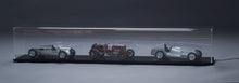 Laden Sie das Bild in den Galerie-Viewer, Viewcase Acryl - Glasvitrine für drei Modellautos im Maßstab 1:18