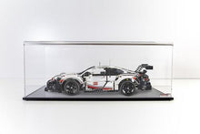 Laden Sie das Bild in den Galerie-Viewer, Viewcase Vitrine für den Lego® Porsche 911 RSR