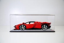 Laden Sie das Bild in den Galerie-Viewer, Lego® Vitrine für den Ferrari Daytona SP3 – auch mit Beleuchtung 66x35x25 cm